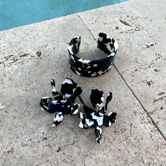 Lele Sadoughi Black White Paper Lily Earrings and Cuff Bracelet - Picture 1 of 6